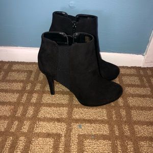 black size 8.5 heels